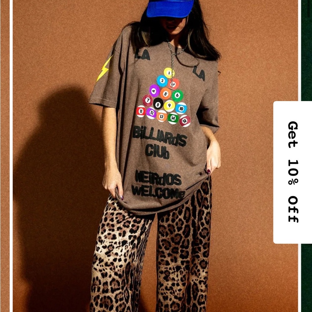 dress in Lala billiards club T-shirt, size L/XL